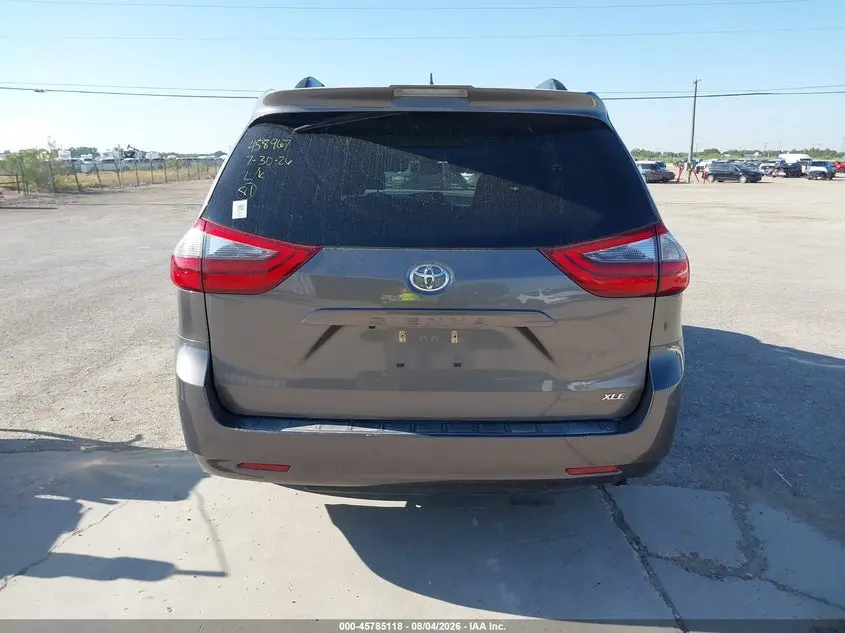 2020 TOYOTA SIENNA XLE