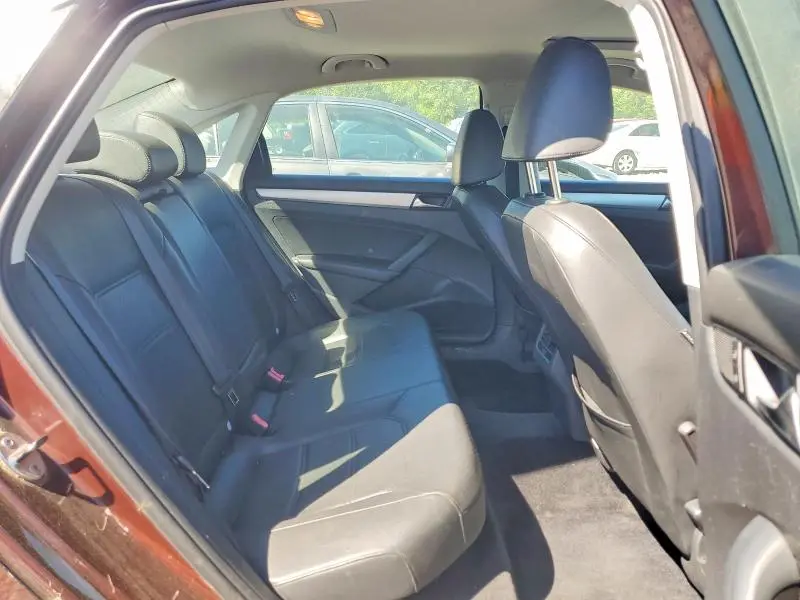 2013 VOLKSWAGEN PASSAT SE  
