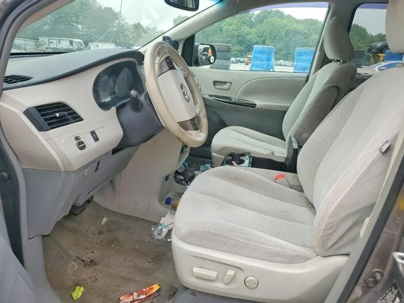 2011 TOYOTA SIENNA LE  