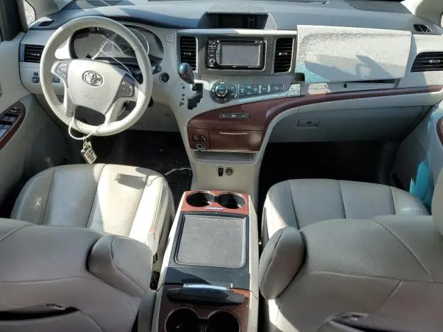 2014 TOYOTA SIENNA XLE  