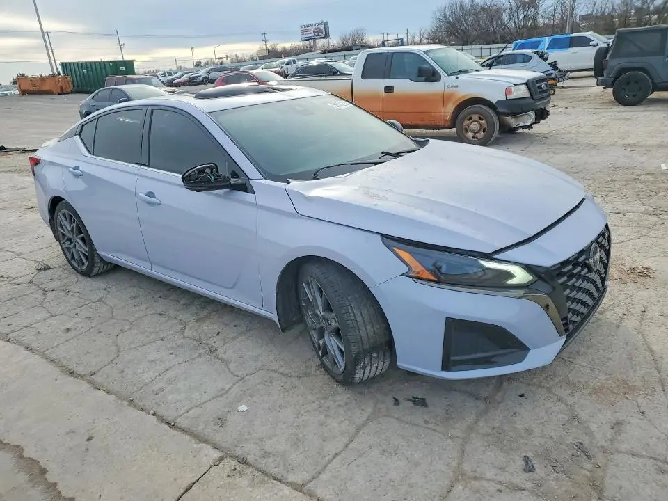 2024 NISSAN ALTIMA SR  