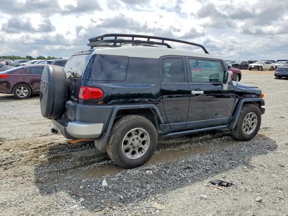 2011 TOYOTA FJ CRUISER BASE  