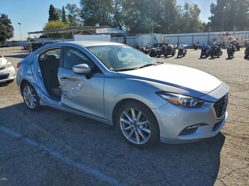 2017 MAZDA 3 TOURING  