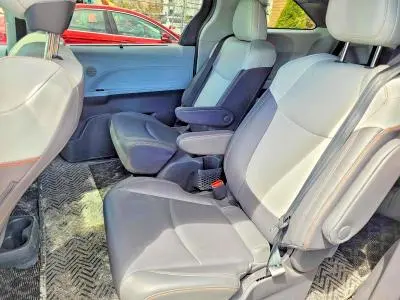 2021 TOYOTA SIENNA LE  