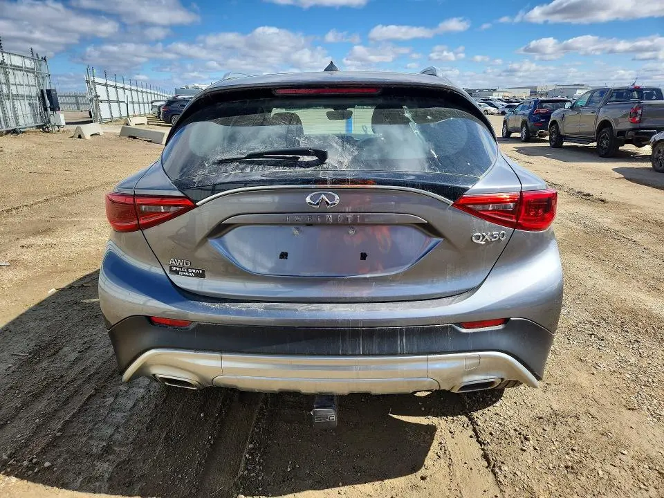 2017 INFINITI QX30 LUXURY  