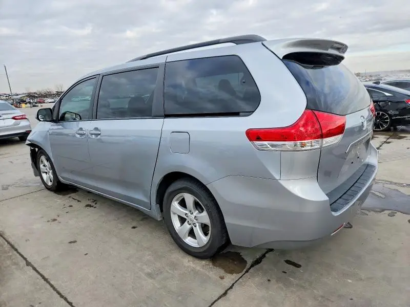2014 TOYOTA SIENNA LE  