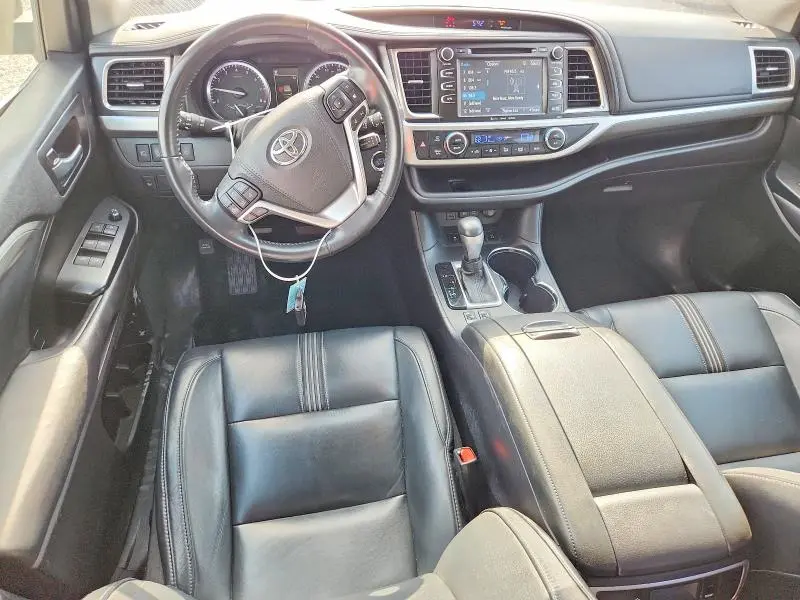 2017 TOYOTA HIGHLANDER SE  