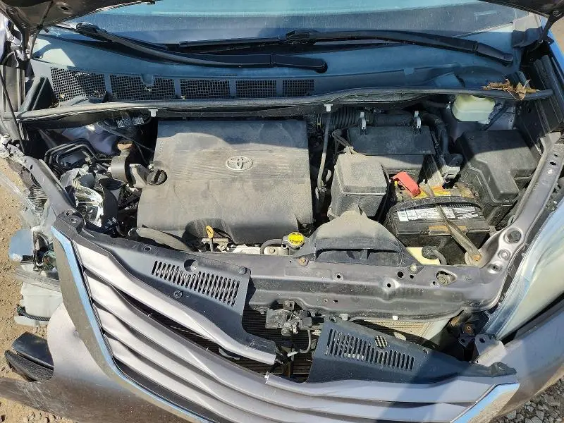 2015 TOYOTA SIENNA XLE 8-PASSENGER  