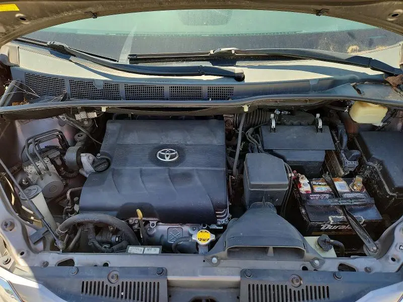 2016 TOYOTA SIENNA LE  