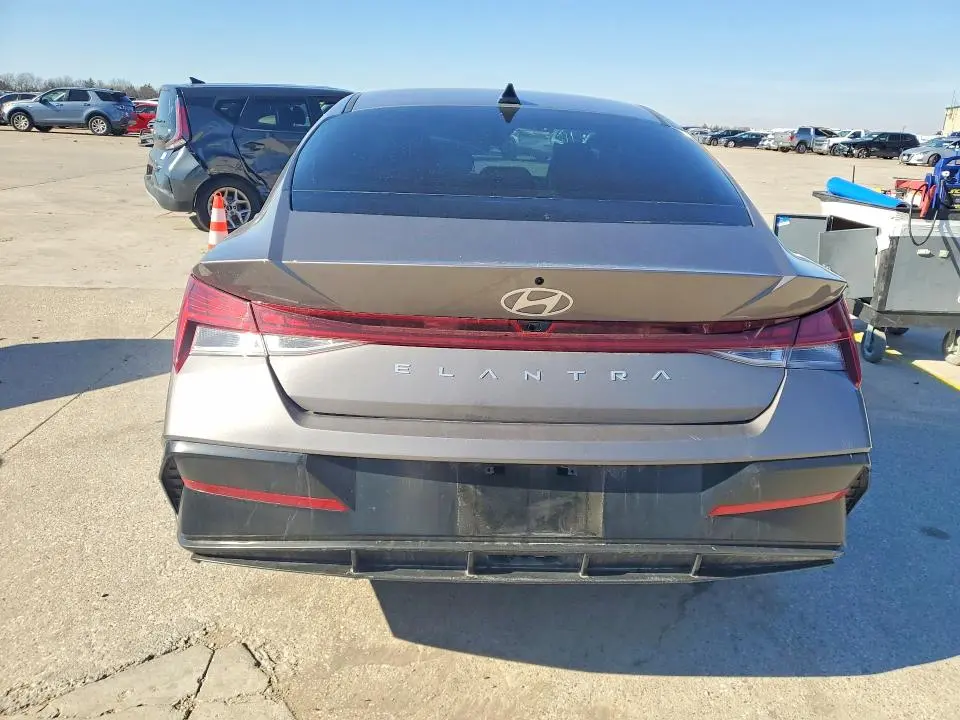 2024 HYUNDAI ELANTRA SEL  