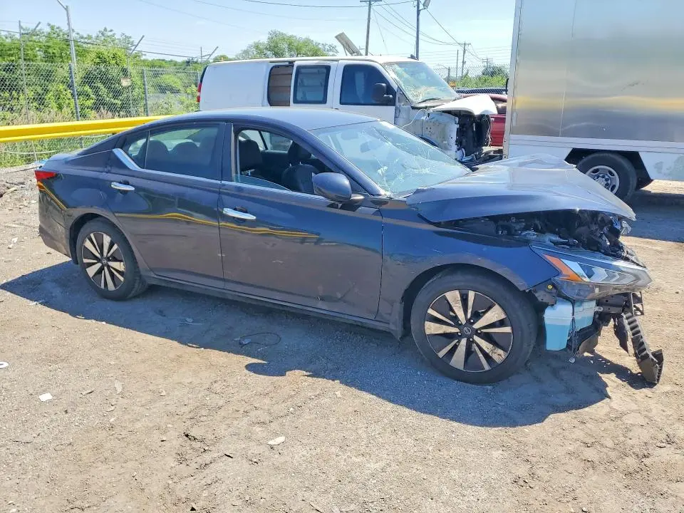 2022 NISSAN ALTIMA SV  