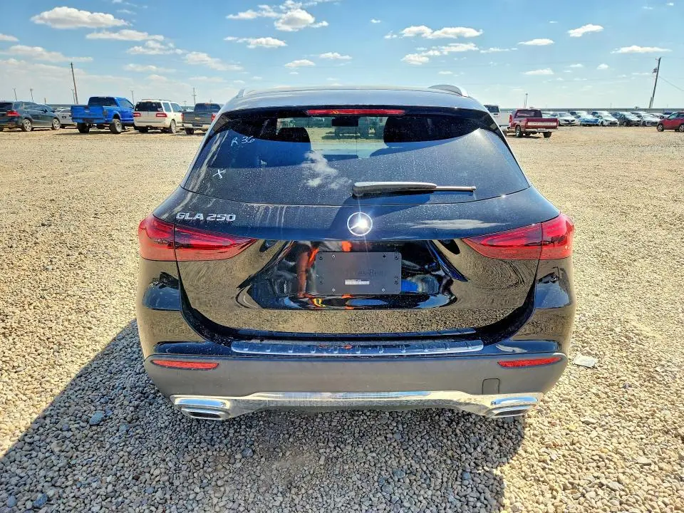 2025 MERCEDES-BENZ GLA 250  