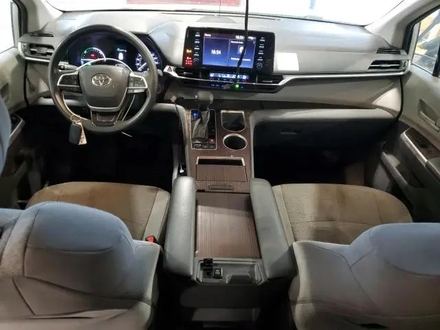 2021 TOYOTA SIENNA LE  