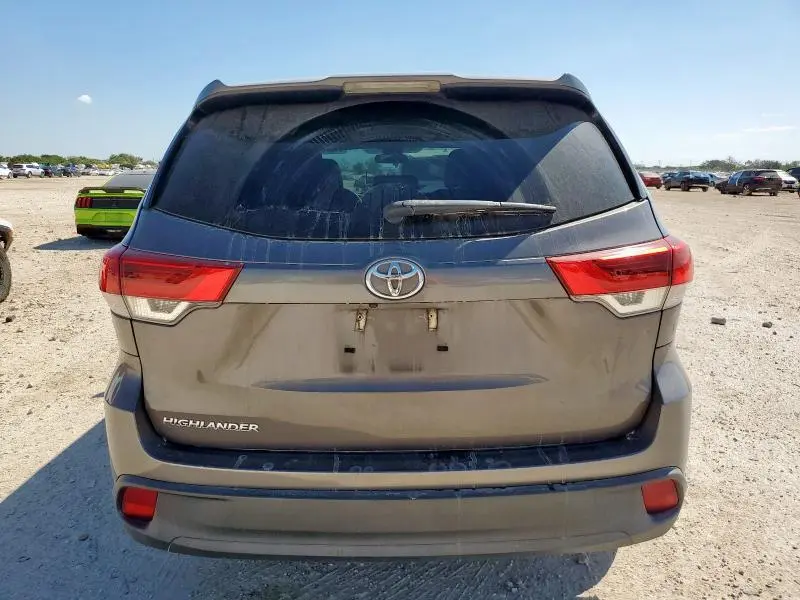 2018 TOYOTA HIGHLANDER LE  