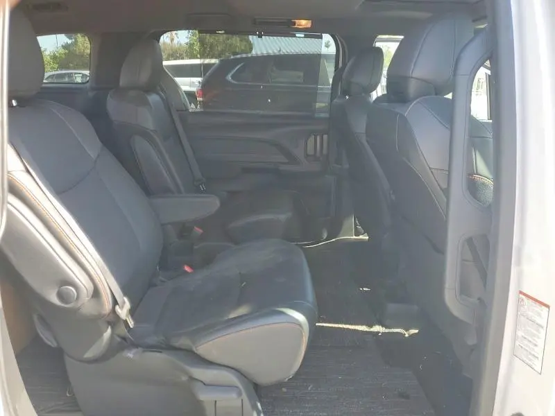 2022 TOYOTA SIENNA XSE  