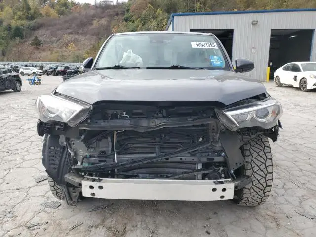 2023 TOYOTA 4RUNNER SR5  