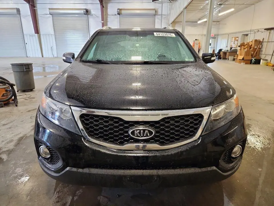 2013 KIA SORENTO LX  