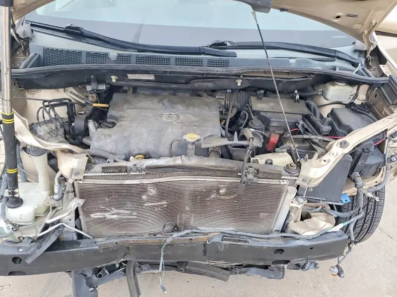 2013 TOYOTA SIENNA LE  