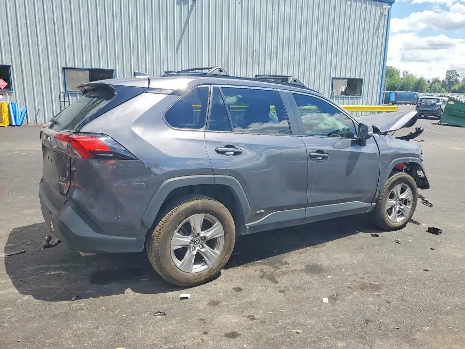 2022 TOYOTA RAV4 XLE  