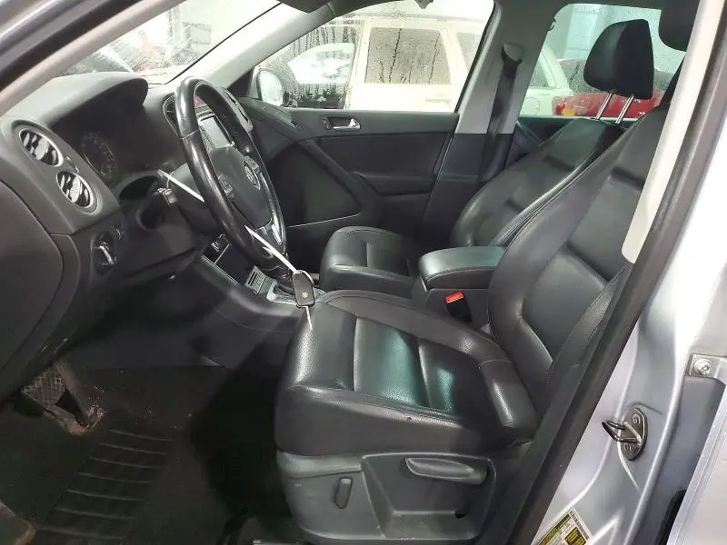 2011 VOLKSWAGEN TIGUAN S  