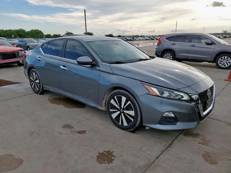 2021 NISSAN ALTIMA SV  