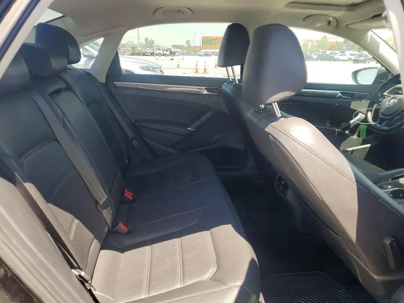 2018 VOLKSWAGEN PASSAT SE  