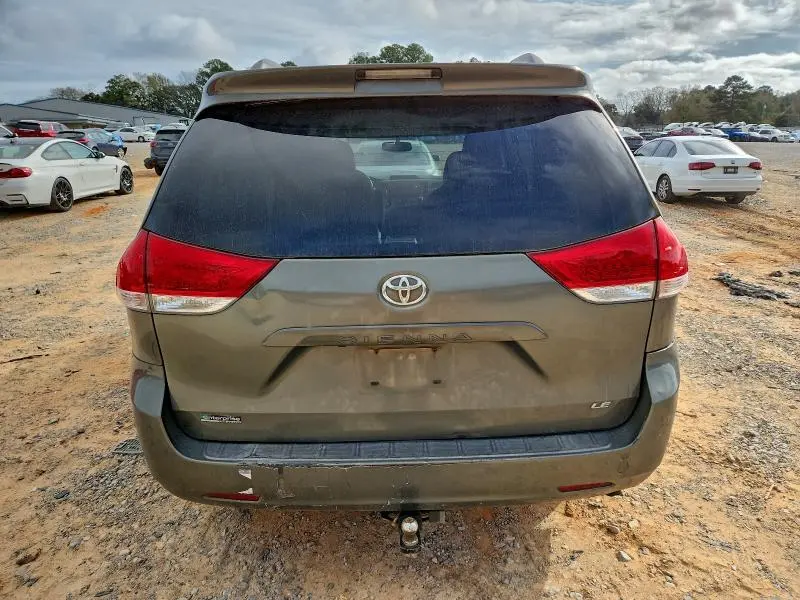 2011 TOYOTA SIENNA LE  