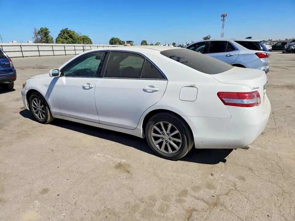 2011 TOYOTA CAMRY LE V6  