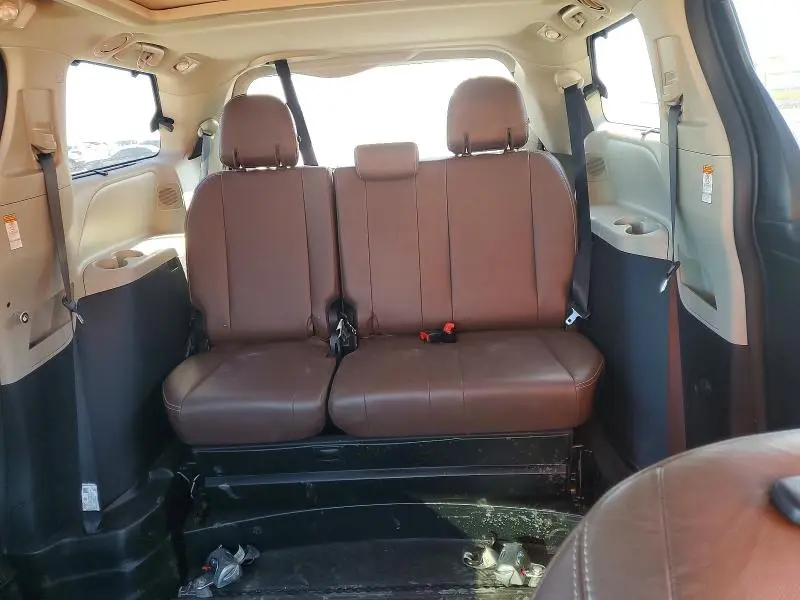 2019 TOYOTA SIENNA LIMITED PREMIUM 7-PASSENGER  