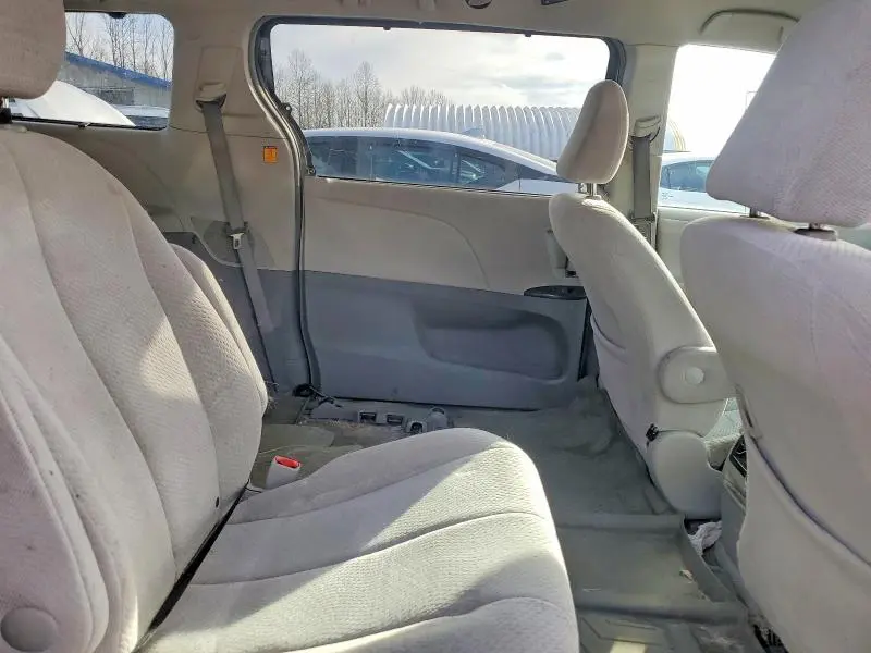 2013 TOYOTA SIENNA LE 7-PASSENGER  