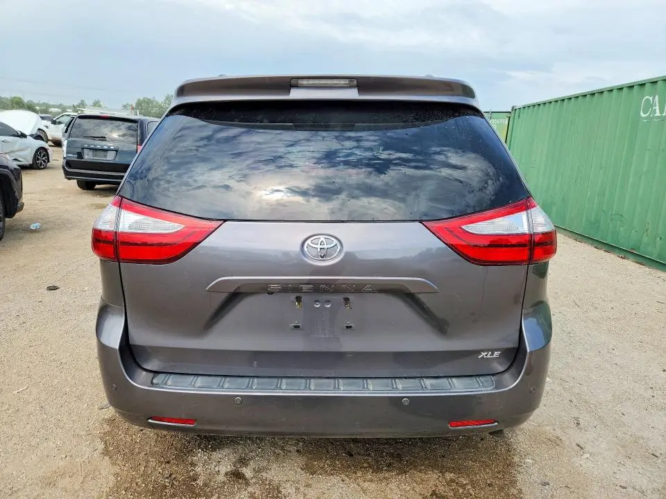 2015 TOYOTA SIENNA XLE PREMIUM 8-PASSENGER  