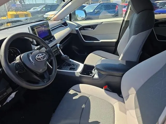 2025 TOYOTA RAV4 XLE  