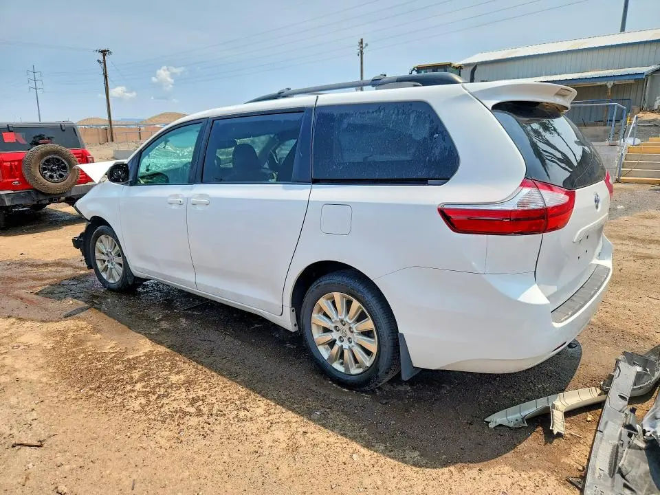 2015 TOYOTA SIENNA LE  