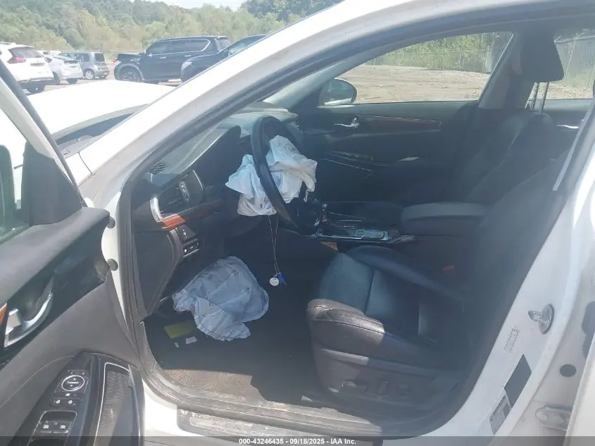 2017 KIA CADENZA PREMIUM