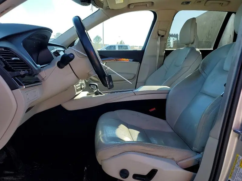 2017 VOLVO XC90 T6  