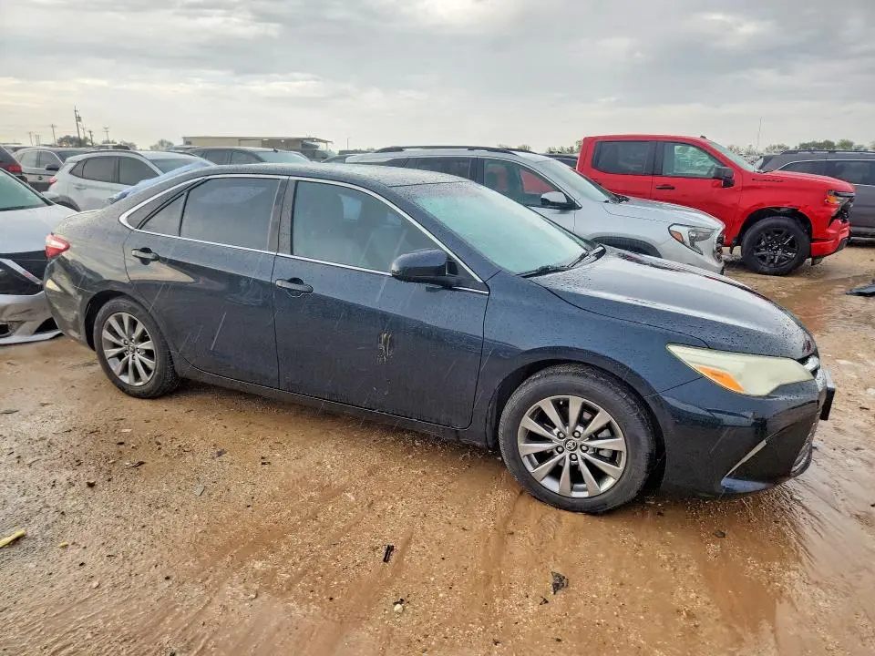 2016 TOYOTA CAMRY XLE  