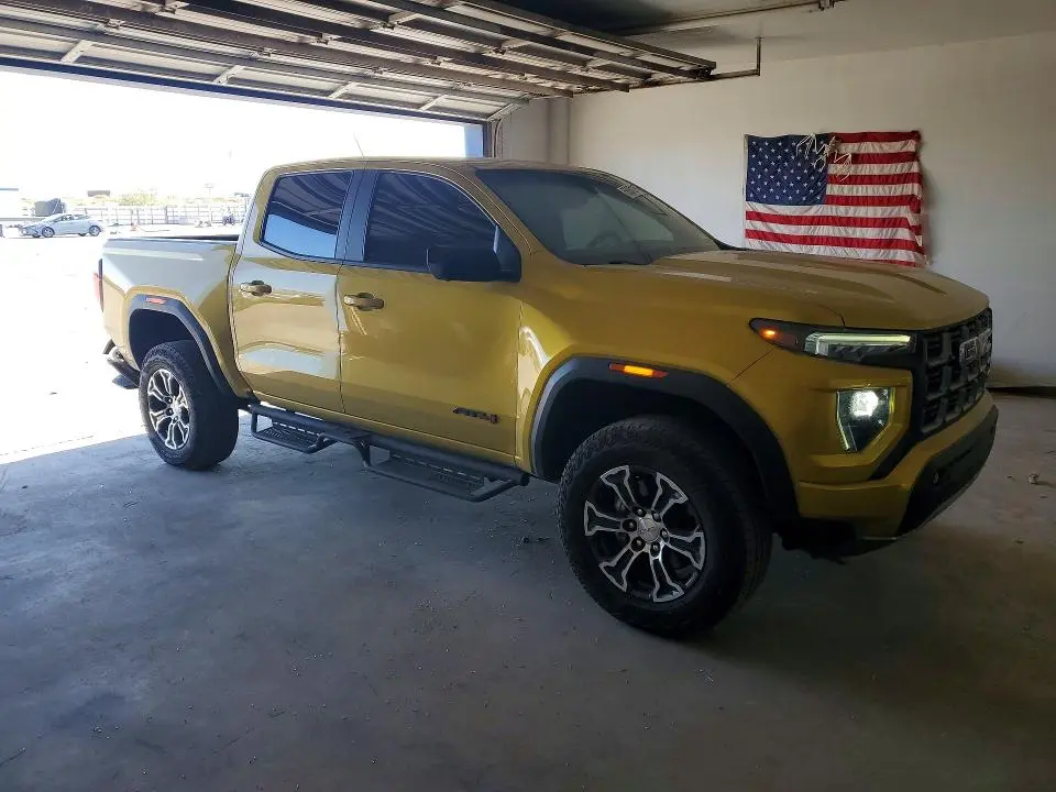 2023 GMC CANYON AT4  