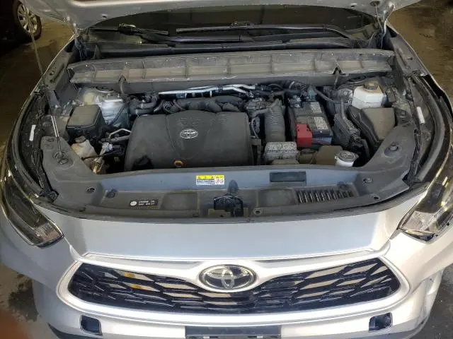 2021 TOYOTA HIGHLANDER XLE  