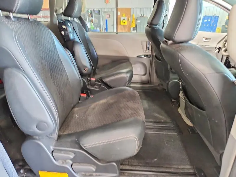2011 TOYOTA SIENNA SPORT  