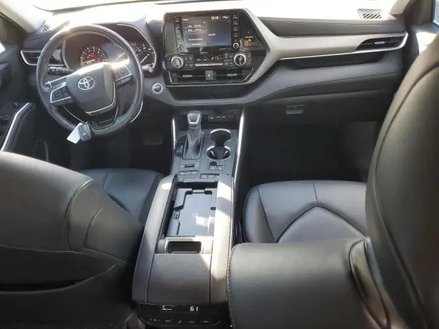 2021 TOYOTA HIGHLANDER XLE  