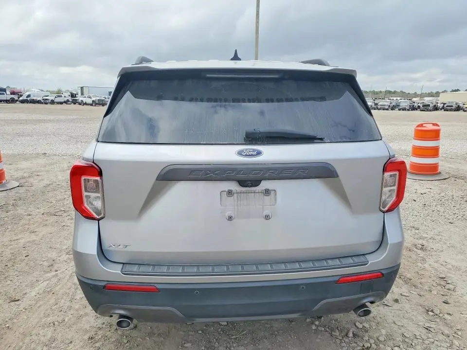 2021 FORD EXPLORER XLT  