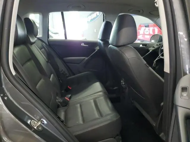 2016 VOLKSWAGEN TIGUAN S  