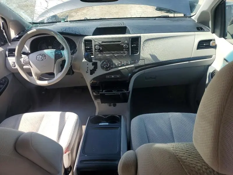 2014 TOYOTA SIENNA LE  