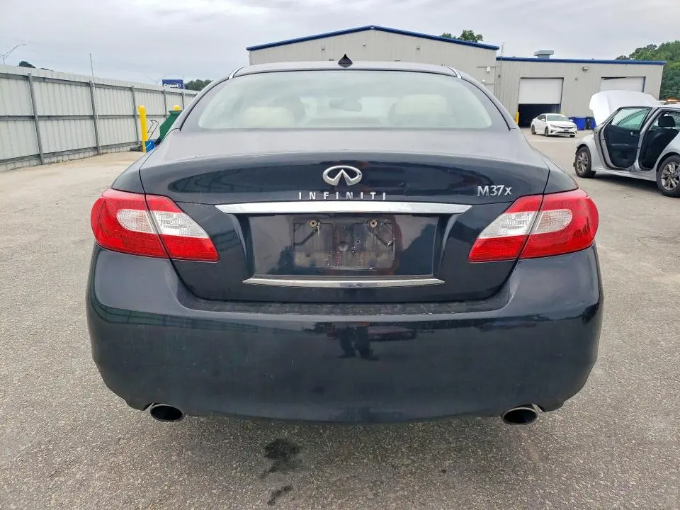 2011 INFINITI M37 X  