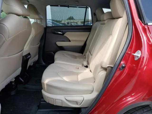 2022 TOYOTA HIGHLANDER XLE  