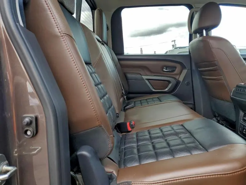 2017 NISSAN TITAN SV  