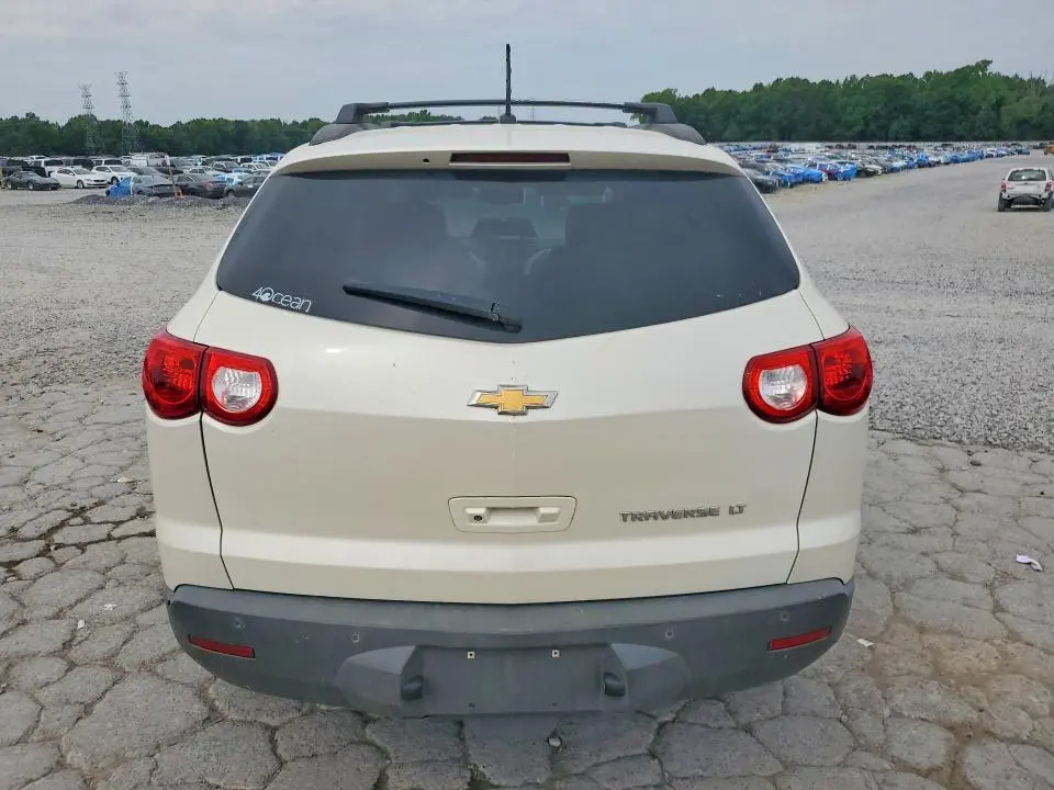 2011 CHEVROLET TRAVERSE LT  