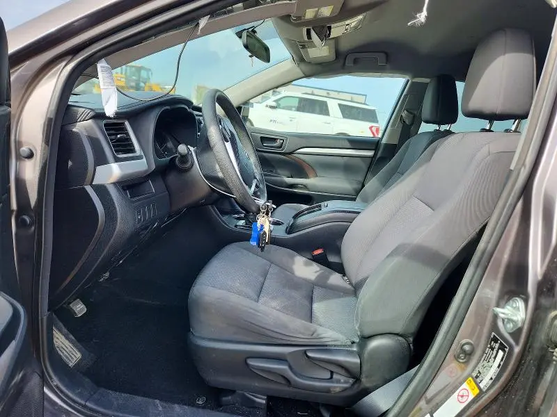2016 TOYOTA HIGHLANDER LE  
