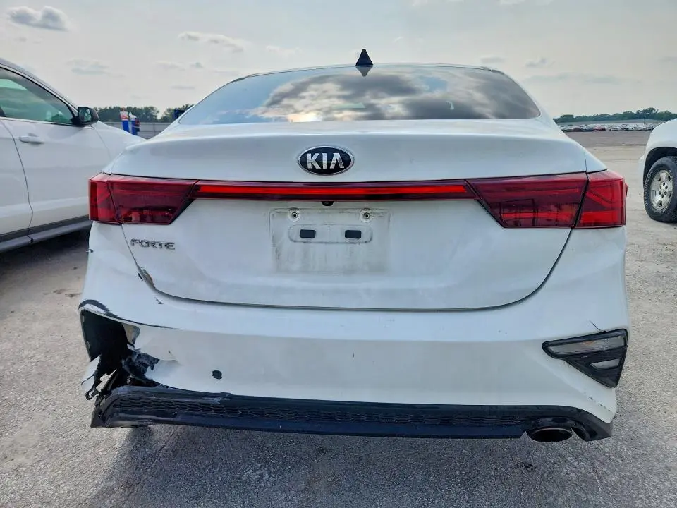 2021 KIA FORTE LXS  