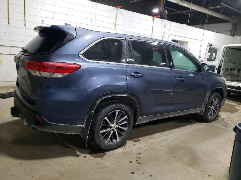 2017 TOYOTA HIGHLANDER SE  